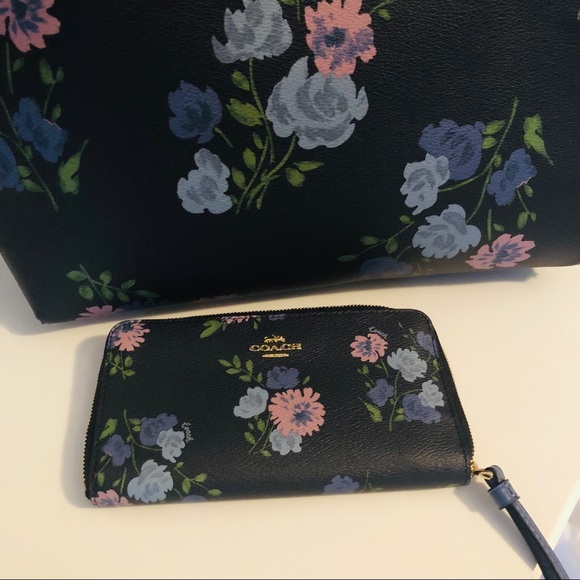 Coach Painted Peony Reversible Tote & Wallet NWT - Picture 7 of 8